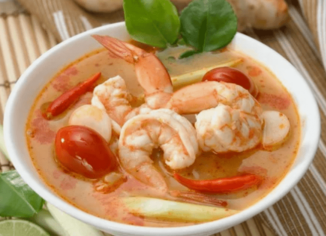 Keitto Tom Yam katkarapulla